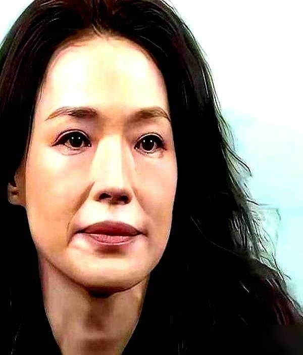 49岁的舒淇公开摊牌，结婚8年没孩子，根本不是什么潇洒丁克，是真怀不上当年一结完婚直接停工整整一年，中药西药换着吃，算日子、调作息，普通女人备孕遭的罪她一样没落，偏偏年龄卡在那儿，怎么折腾肚子都没动静，最后只能认命作罢这事最戳人的反而是冯德伦的态度。当年一结完婚直接停工整整一年，中药西药换着吃，算日