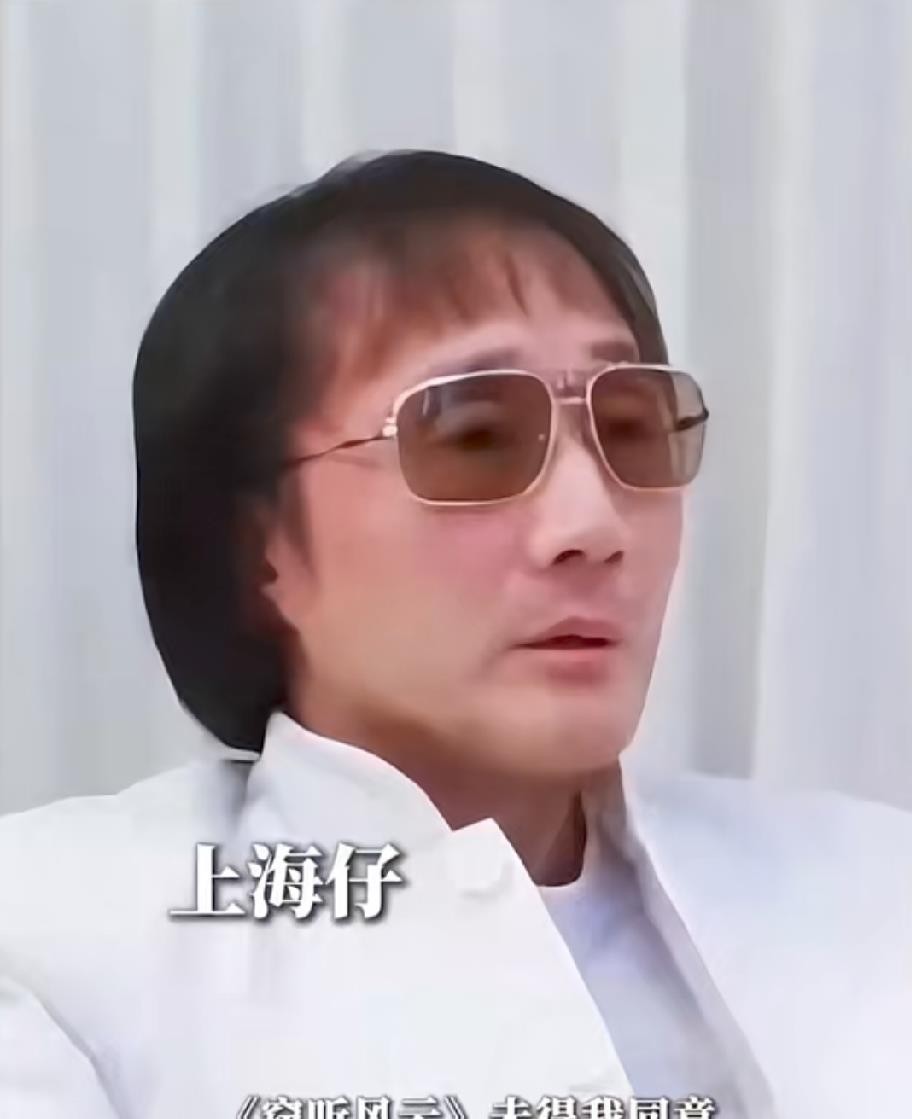 陈慎芝用一句“方中信演你，不是八两金”就按住了上海仔的火气，这老江湖的应变能力真是教科书级别。当年上海仔带人突然杀到《窃听风云》片场，一群黑衣兄弟站那儿，刘青云事后说自己后背都凉了。但陈慎芝太懂江湖规矩，一句话先把面子给足，又用“方中信”三个字把怒气转化成虚荣心——换成谁听到是方中信演自己，火气都能