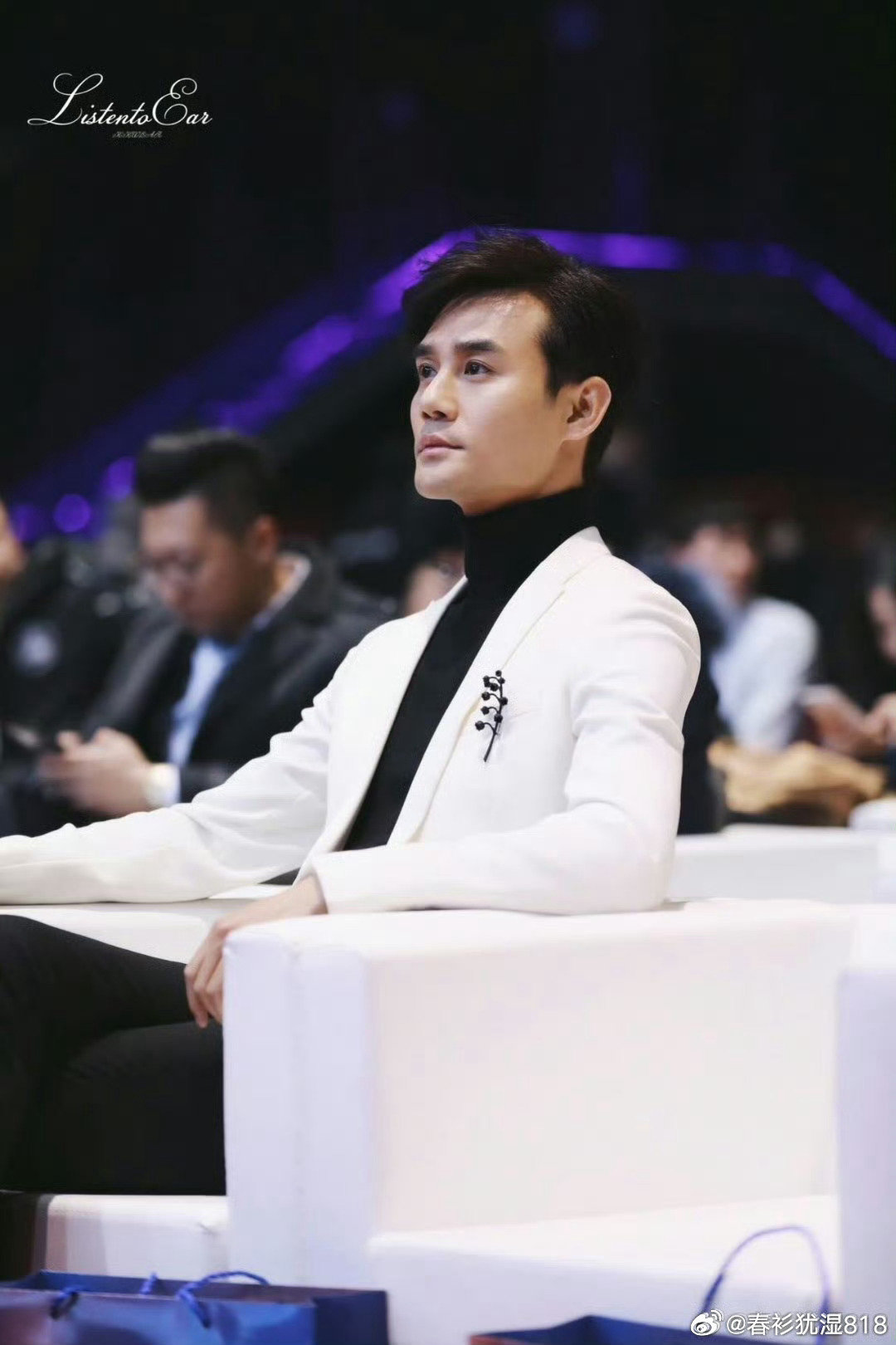 #王凯[超话]#(8.31)，周一好！#王凯交锋# 任时光匆匆我只在乎你！ ​
