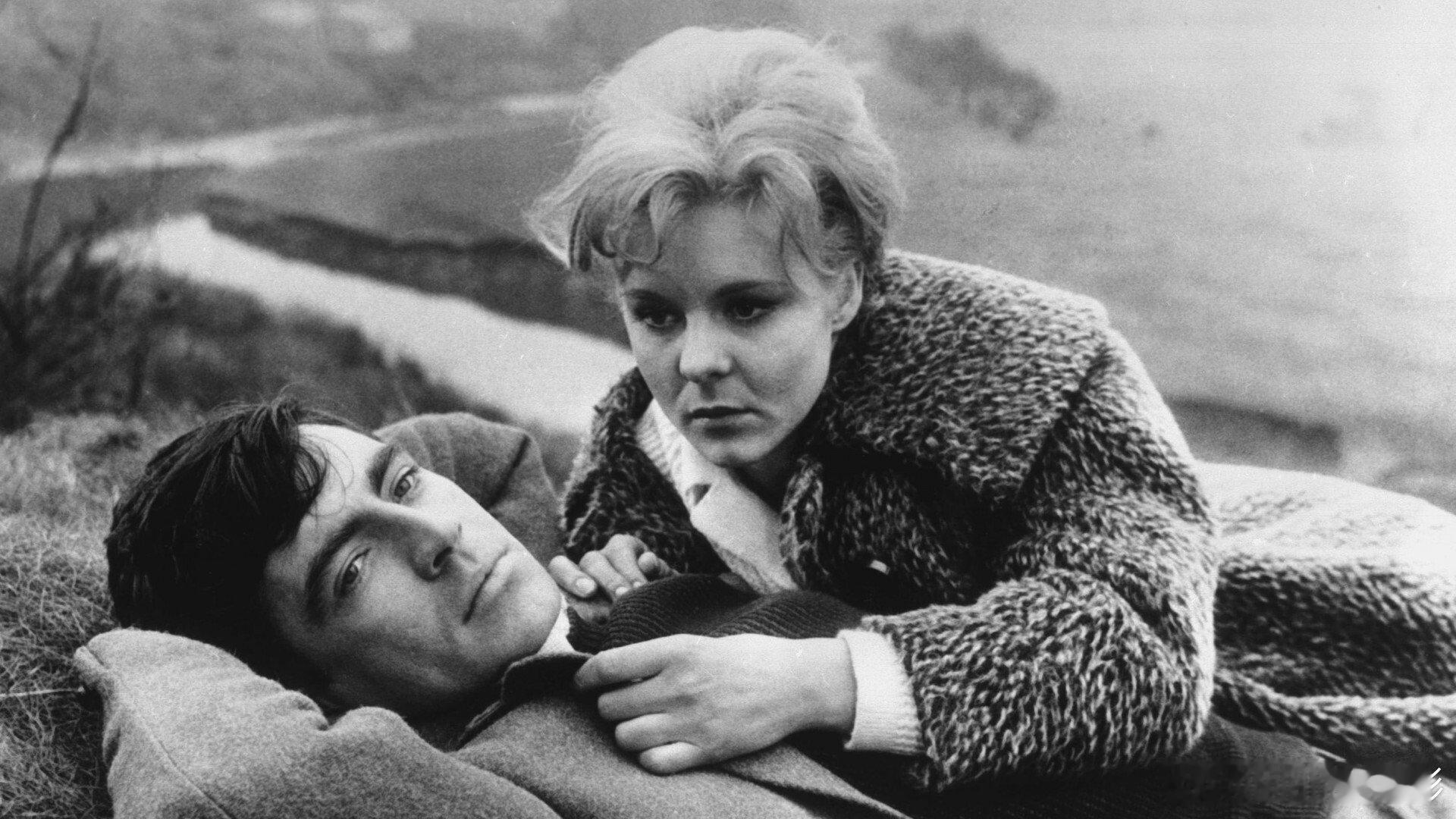 一夕风流恨事多
剧情 / 爱情 电影
平凡的男青年维克多（阿兰·贝茨 Alan Bates 饰）爱上了他的同事英格丽（朱恩·里奇 资源→
阿兰·贝茨 / June Ritchie / Thora Hird / Bert Palmer / Pat Keen / 詹姆斯·博拉姆 / Jack Smethurst / Gwen Nelson / John Ronane ​