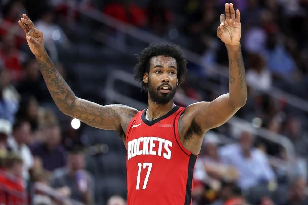 火箭队攒了一手好牌，却发现打不出王炸。  美媒评价火箭队多年高顺位选来...