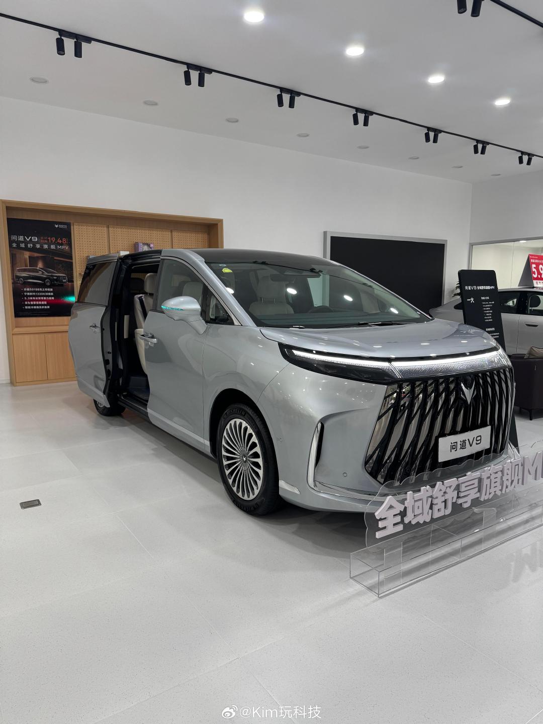 5米3的旗舰MPV，二排双零重力座椅带16点按摩，纯电310公里、综合1330公里，5.7米转弯半径。 ​