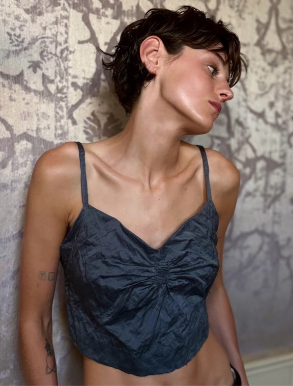 Emma Corrin 威尼斯 miumiu