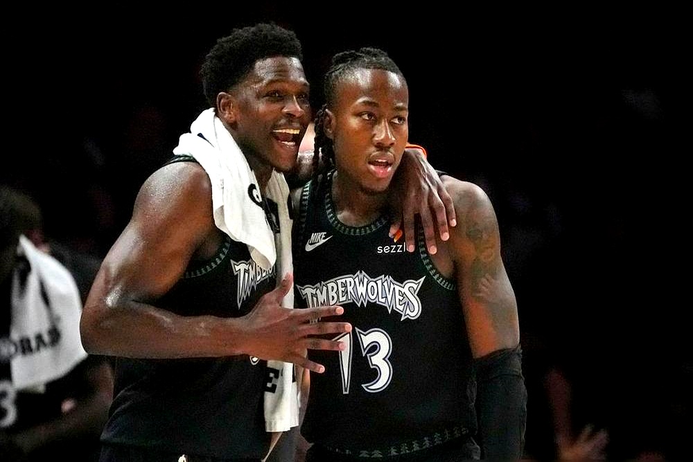 联盟一边罚钱，一边道歉？这操作有点意思。    太阳球星德文·布克刚被...