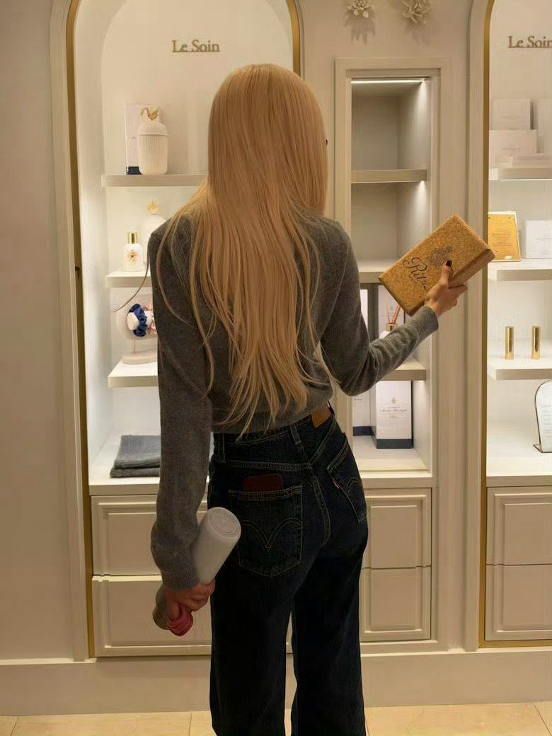我真的这辈子都会喜欢高妹 朴彩英光是站在那就吸引我了 ​