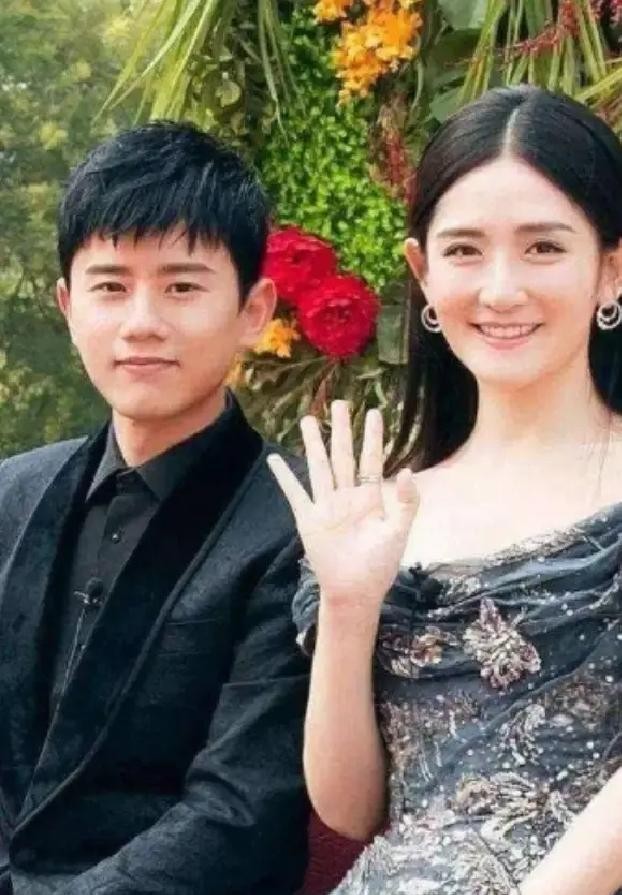 2011年，张杰提出拿8000万在上海汤臣一品买一套550平房子。谢娜拦住他，让他别管。最后两人租房住。
当年媒体写“张杰没本事给老婆买婚房”。网友骂谢娜“舍不得花老公的钱”“太抠门”。张杰2011年接受网易娱乐专访时说过，最伤自尊的话是“张杰开谢娜车，住谢娜房”。一个男人攒了六年钱想堵住所有人的嘴