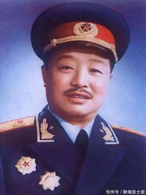 十大元帅里，贺龙最特殊！毛主席看懂了别人看不懂的一点
 
评价一位元帅，很多人会先看打过多少胜仗、带过多少部队、在关键战役中起过什么作用。贺龙当然有这些硬实力，但如果只停留在战场成绩上，恐怕还没有看懂他真正特殊的地方。
 
他最难得的一点，是手里有过兵，有过人，有过建立个人队伍的条件，却始终没有把军