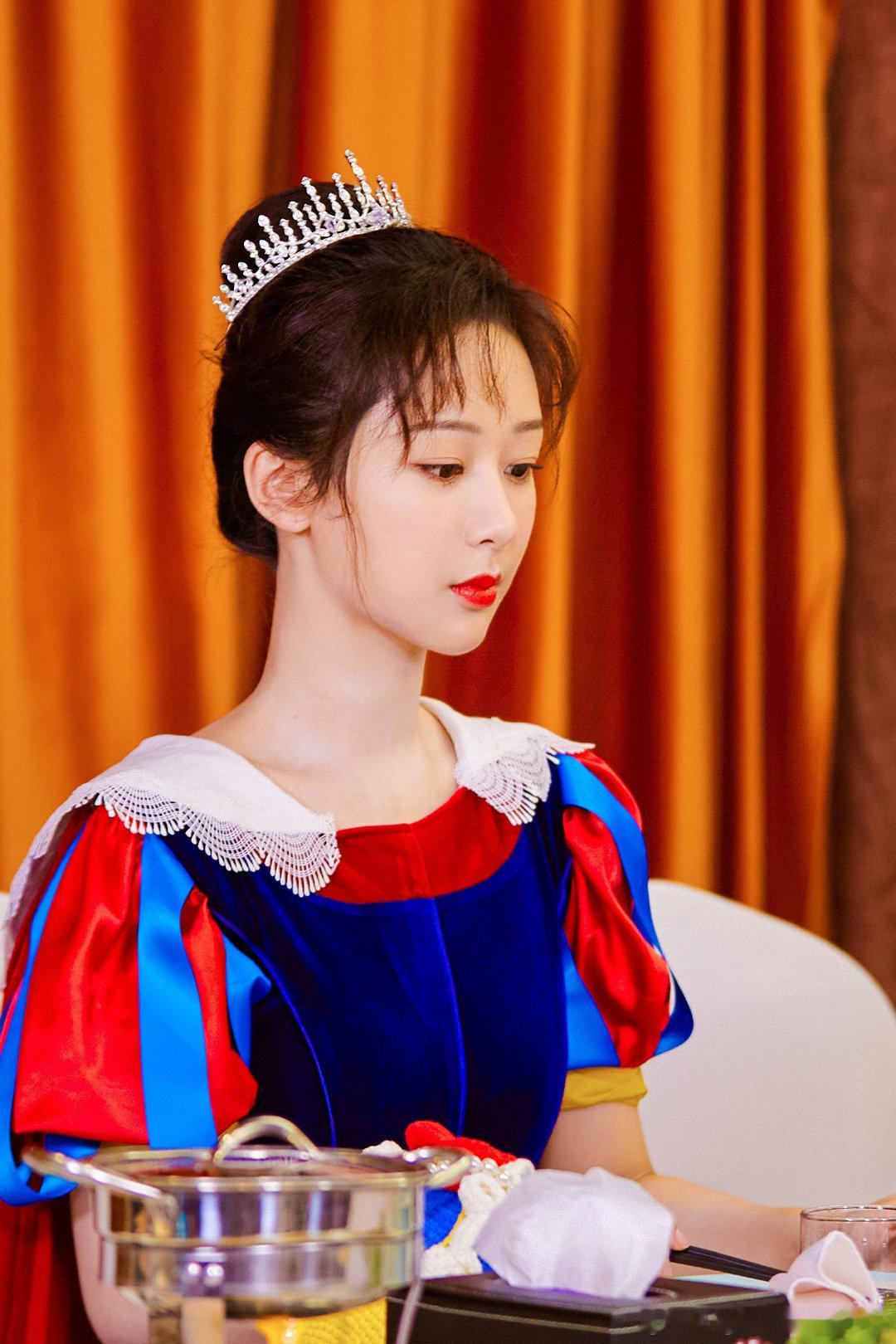 #曝金鹰奖最佳女主角杨紫#雨跟着云走，羊跟着草走，好人跟着好人走，观众跟着好剧走 ​