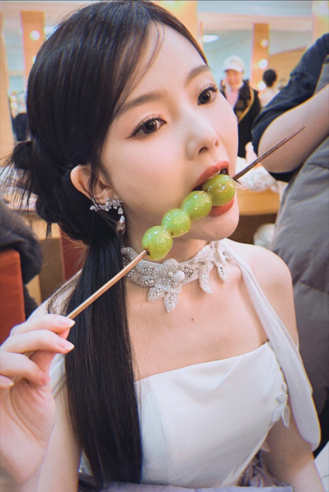 #陈卓璇# czx#陈卓璇当拾巡回演唱会# 
好喜欢这张！！所有冰糖葫芦里葡萄最好吃啦
​