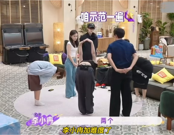 李小冉加难度了，卡住屁股原因不是胳膊短！