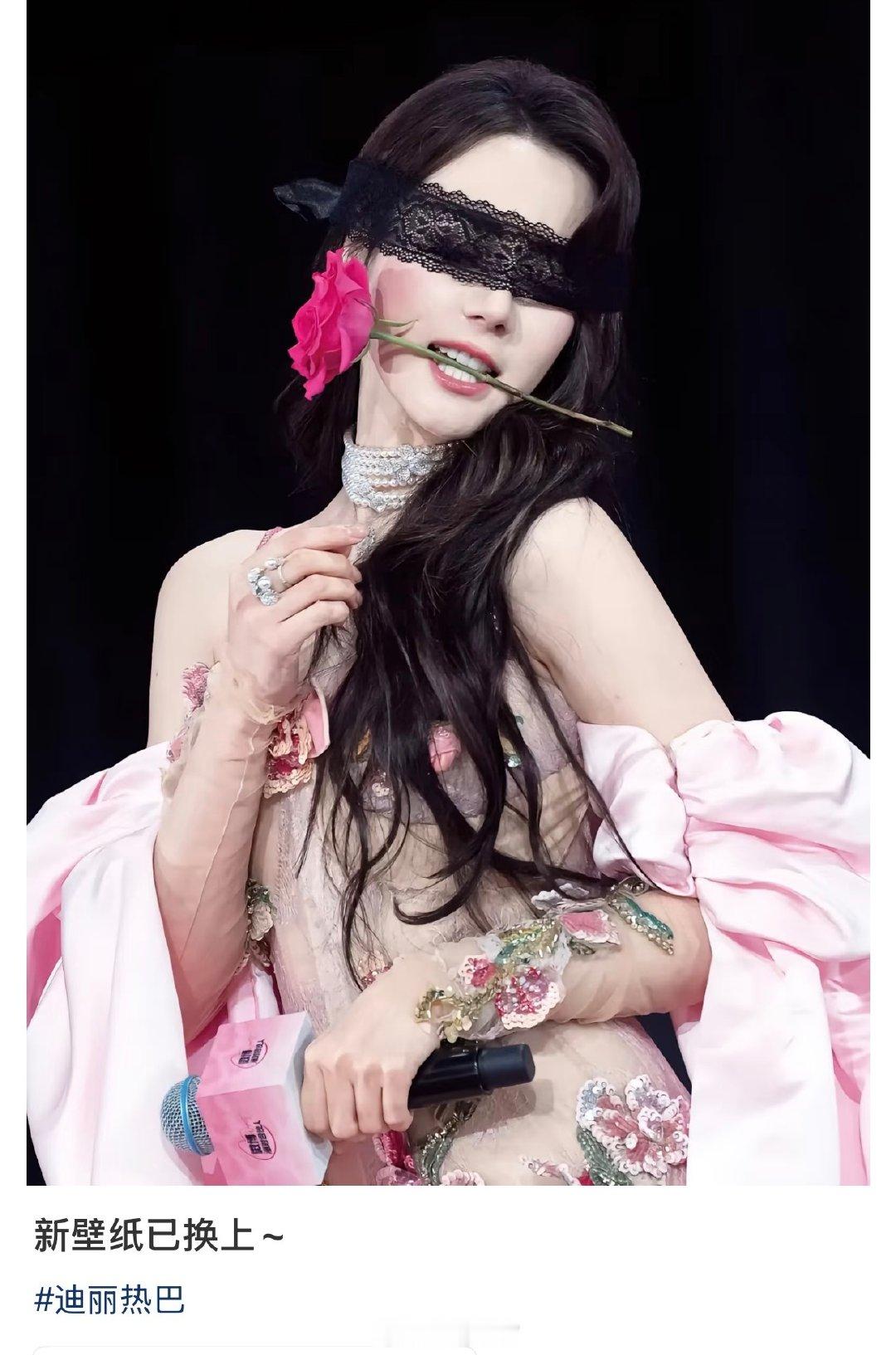 说到迪丽热巴见面会，不由得又想起现场这张照片，杨紫 刘亦菲 angelababy 杨幂 陈都灵等粉丝说说，我姐这是怎么了？

#迪丽热巴见面会战报##飞天奖##杨紫##刘亦菲一下子掉了四个代言# ​