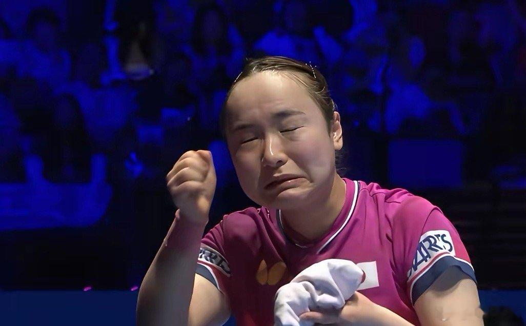 日本女乒4人，集体输给国乒选手后，统一都做了这个动作，太抢镜张本美和1...