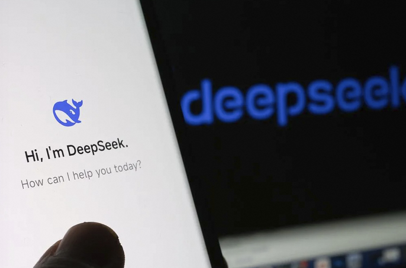 #DeepSeek估值达710亿美元#【#DeepSeek或成科创板AI最大IPO#】近日，市场消息称AI企业DeepSeek已启动科创板IPO筹备，计划年内递交申请、2027年挂牌，新一轮融资投前估值约710亿美元（约5000亿元）。其6月首轮融资超500亿元，投后估值3500亿—4000亿元，四个月估值从约100亿美元飙升至5000亿元。腾讯、 ​