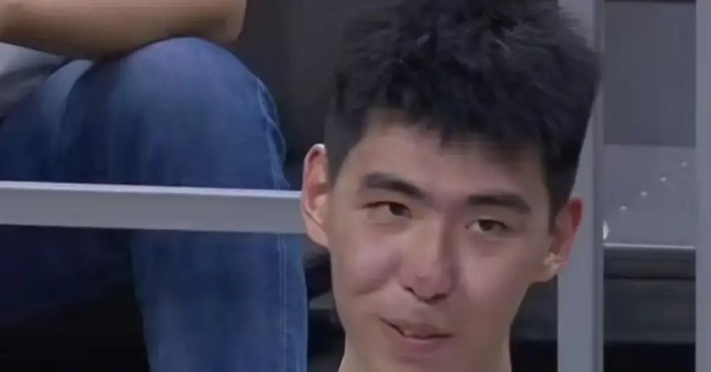 广州男篮客场把广东男篮打了个93比76，最扎眼的不是比分，是徐昕 他上...