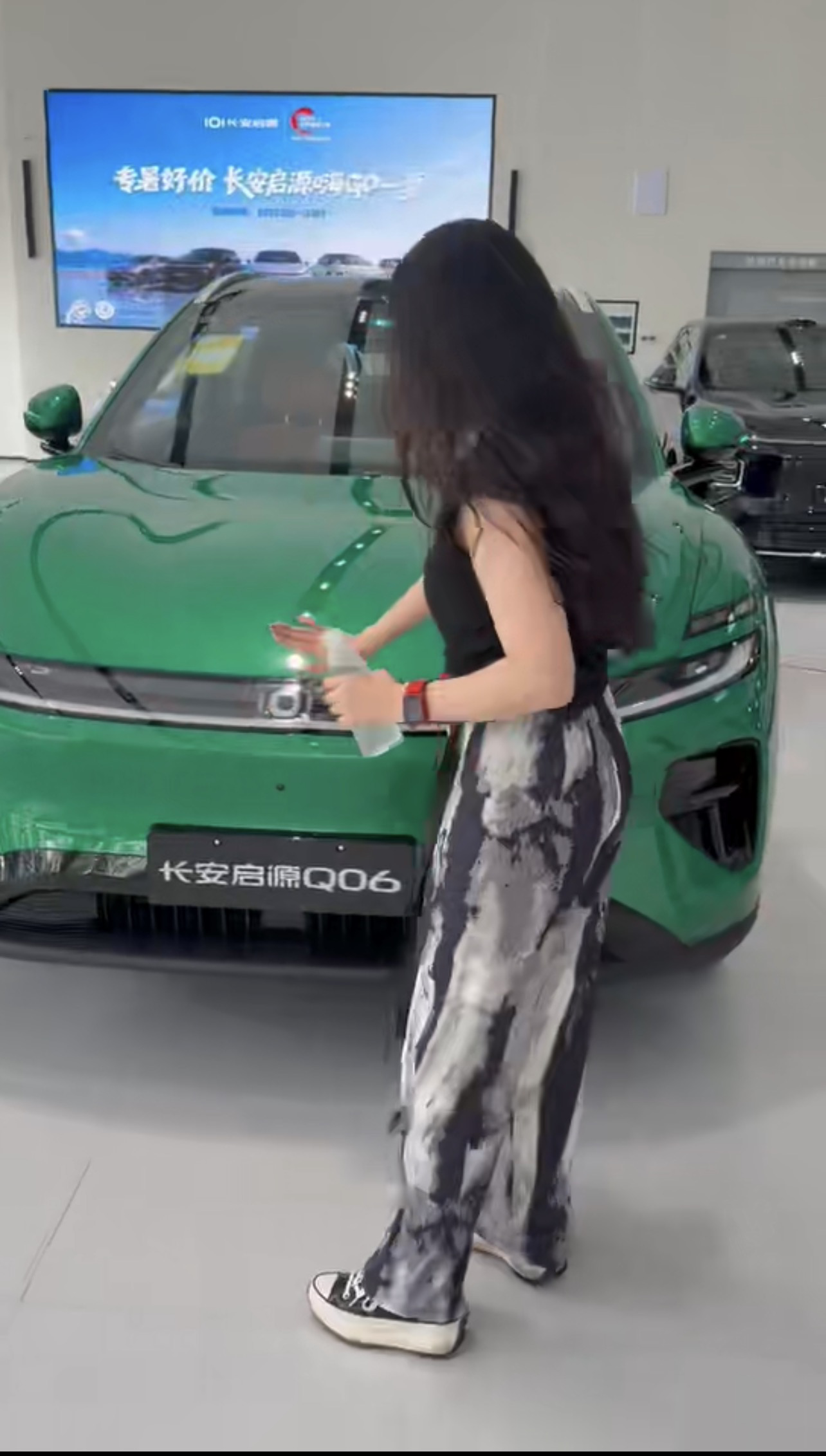 女车主静态体验启源Q06