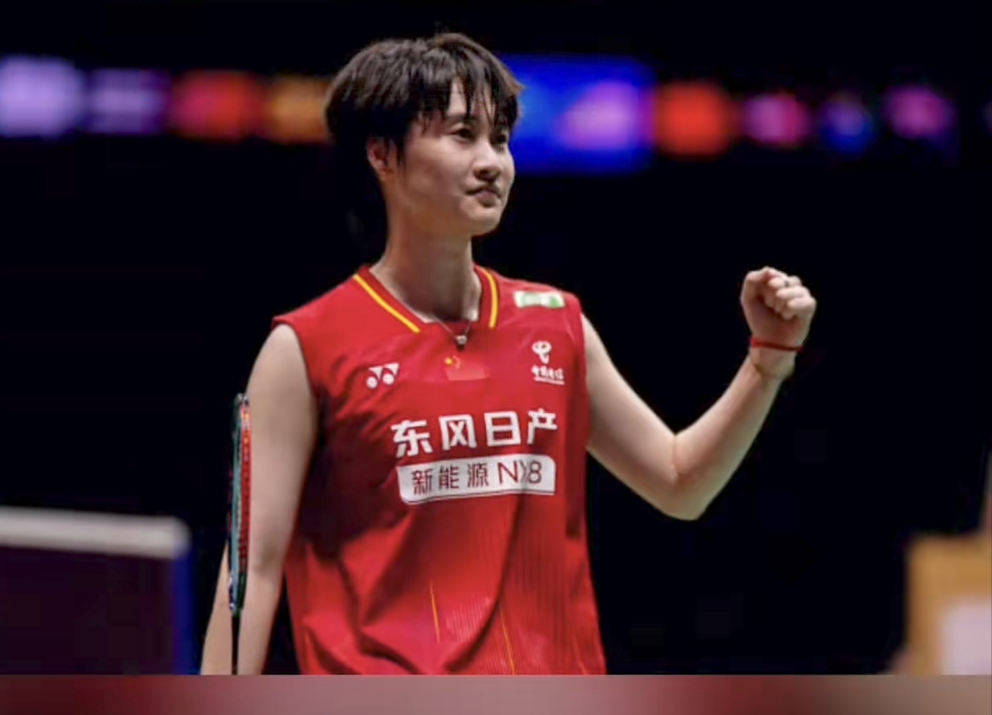国羽女团站到最高领奖台
太提气了！就在今天（9月24日）的爱知·名古屋亚运会羽毛球女团决赛中，中国女团以 3:0 横扫东道主日本队，时隔12年重夺亚运会女团金牌，这也是国羽女团队史第11次站上亚运最高领奖台！

🏸 决赛三场具体赛况
- 第一盘（女单）：王祉怡 2-1 山口茜（14:21、21:19