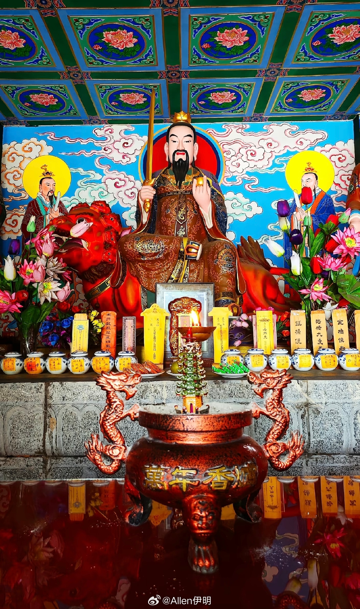 礼赞太乙救苦天尊，祈愿我的孩子能够三观端正，有责任心有担当，将来成为对社会有用的人，不走上歪路。 ​​​