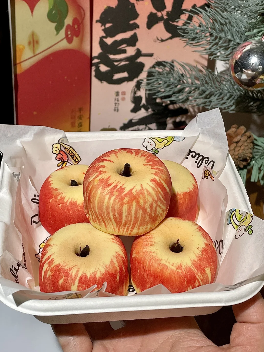 朋友送的蛋黄酥。。。忍不住上来发个！！