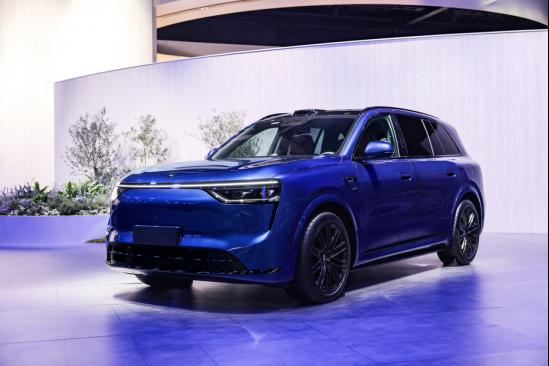 问界的下一站：不止SUV
问界品牌专属专营后，最大的变化是什么？
赛力斯集团董事、副总裁康波在回应专属专营时明确表态：未来赛力斯将在巩固SUV市场的基础上，“择机进入轿车、MPV等市场”。
问界目前的产品矩阵集中在SUV品类，从M5到M9覆盖了20万至60万级，这一格局可能很快改变。
专属专营后，产