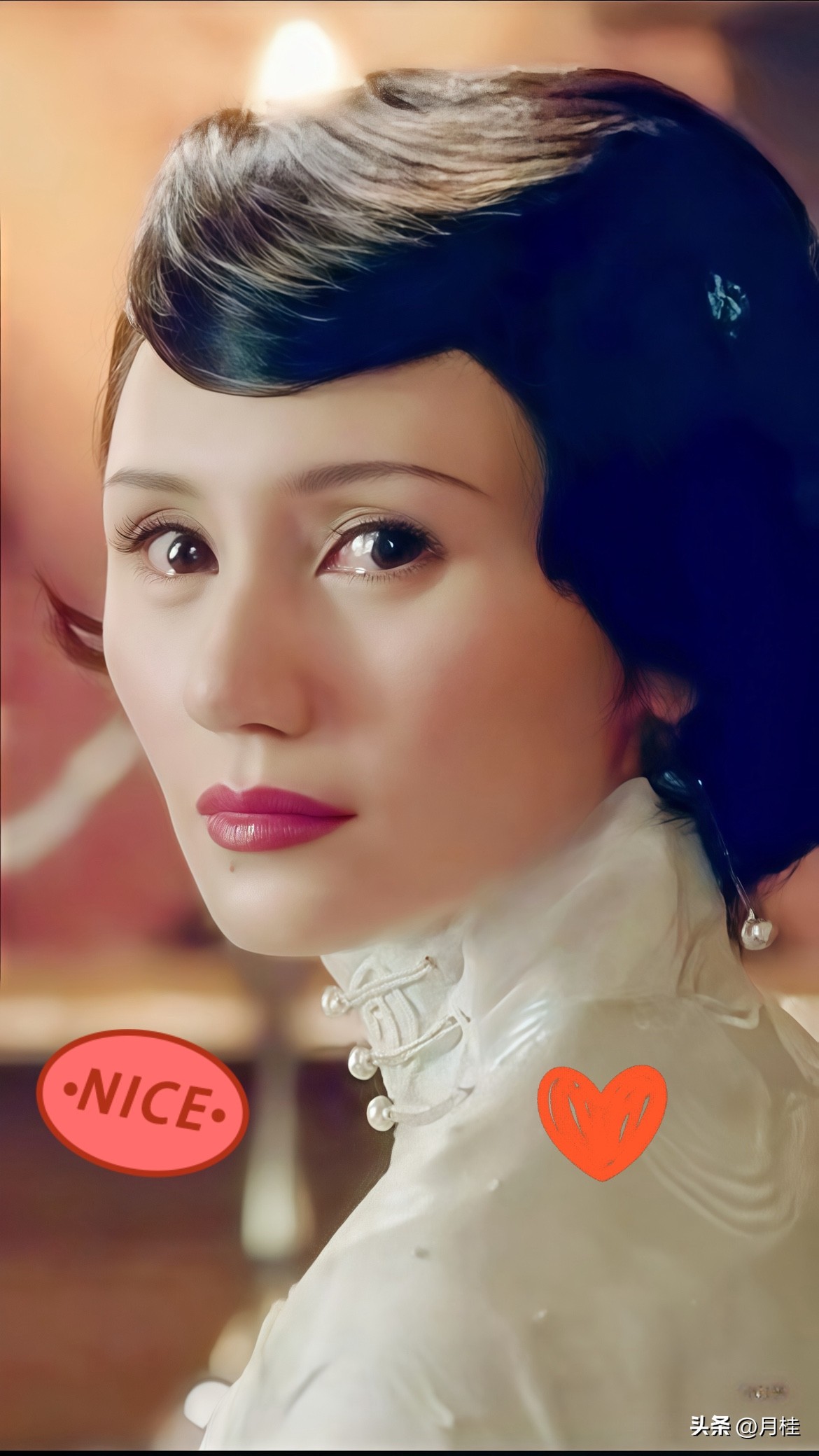 要说最有魅力的女星，我觉得袁泉当之无愧。她不属于浓艳挂的长相，越品越有味道。自带安静沉稳的气质，低调不炒作，把重心都放在演戏上。

不管是剧中塑造的角色，还是线下露面，谈吐大方从容。岁月带给她的不是疲惫，而是沉淀下来的知性美感。魅力不在于外表有多惊艳，这种由内而外的通透感最