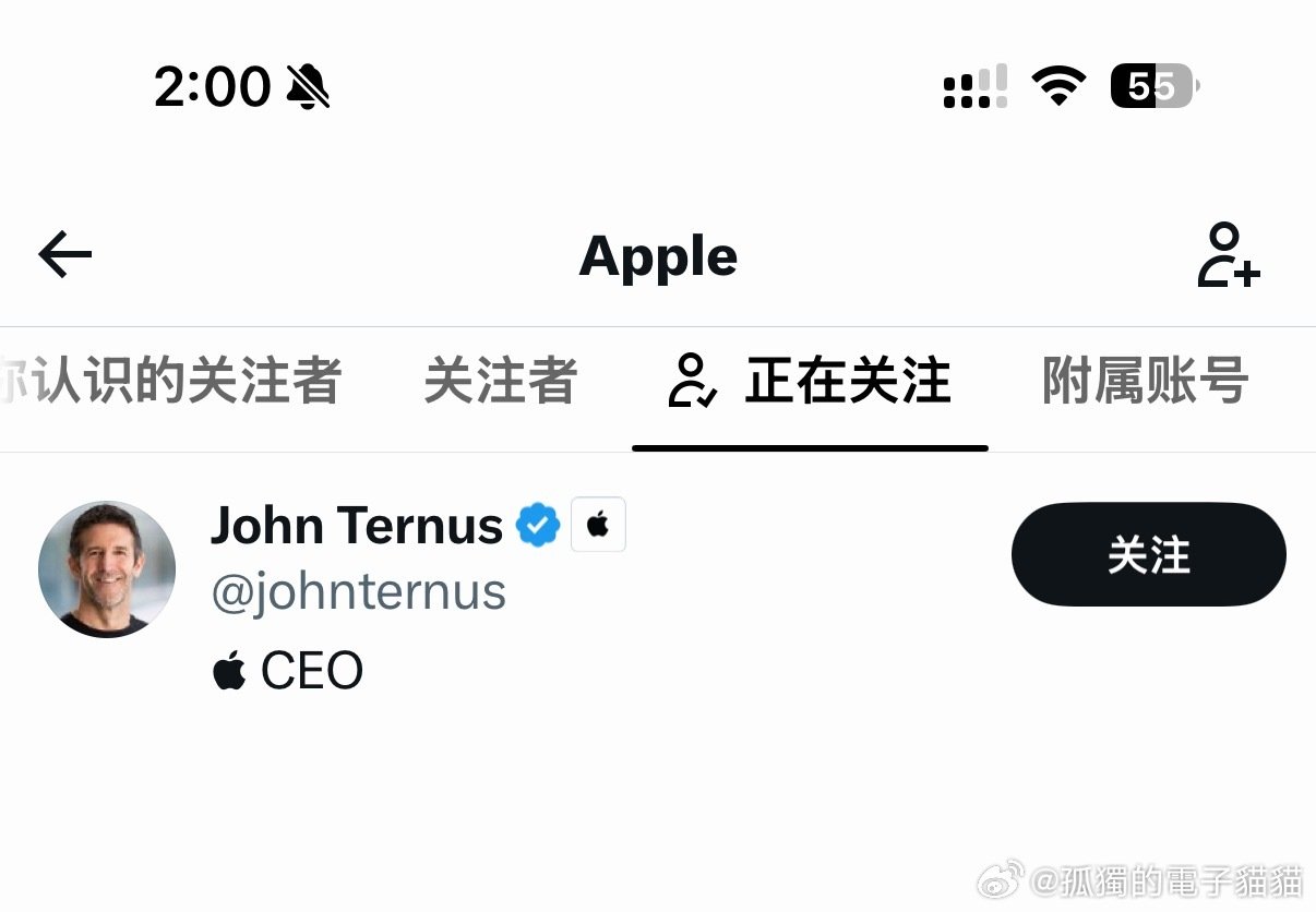 #苹果CEO特努斯入驻微博#
Apple官媒取关库克，只关注新CEO特努斯[允悲] ​