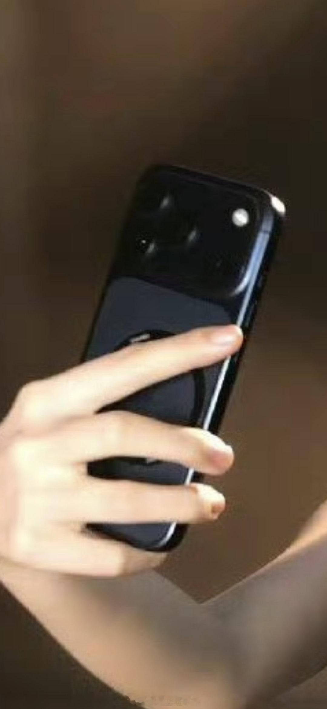 黑色iPhone 18 Pro Max还挺好看的！ ​