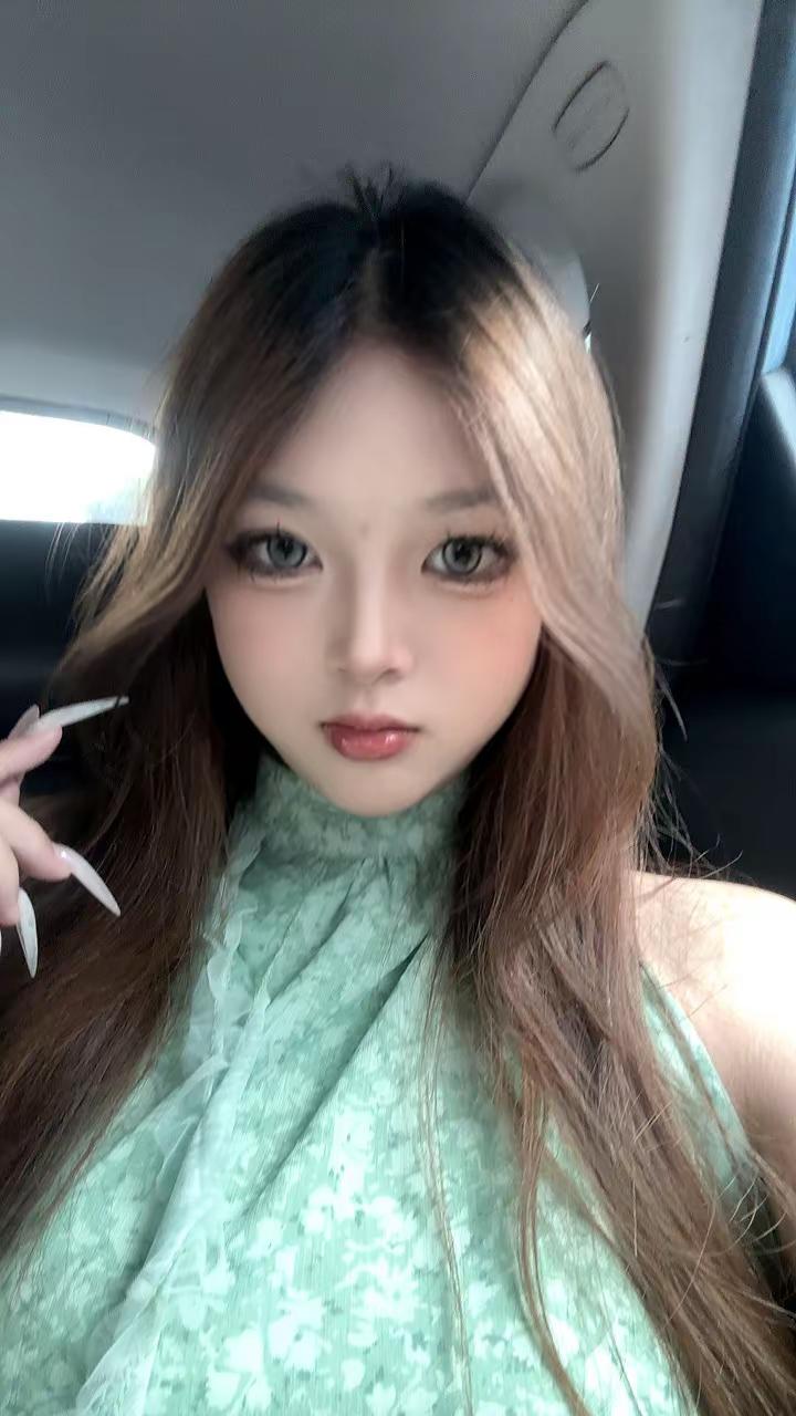 是哪个语音厅的 唱的老娘心都化了 老娘要给你刷嘉年华和一号