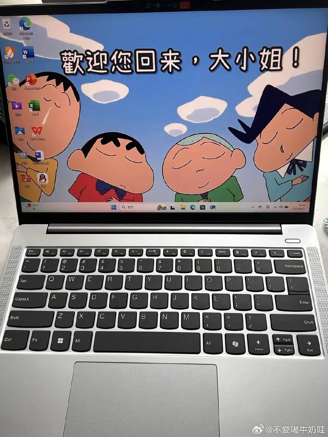 还在挑入门笔记本看这里！
联想小新 14 / 小新 16 锐龙版
同配置两种尺寸按需挑
经常背着跑图书馆、通勤👉小新 14，轻巧好携带
在家固定用、经常输数字做账👉小新 16 大屏带小键盘
锐龙处理器，高色域屏幕，日常学习办公足够
颜值低调耐看，续航稳，预算友好
学生、打工人刚需轻薄本 ​