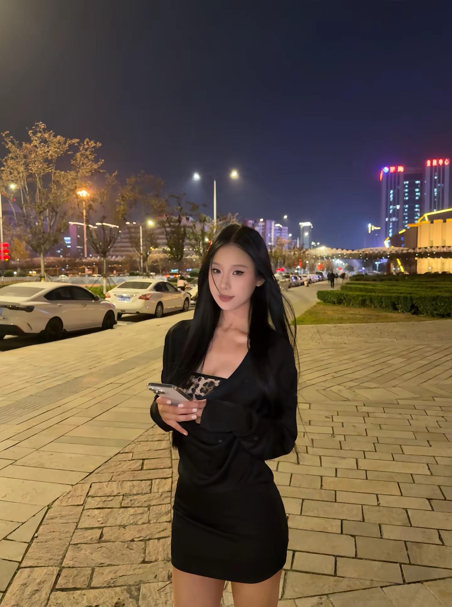 真正的亲密关系 不是朋友圈的合照 而是素颜和眼泪都被允许