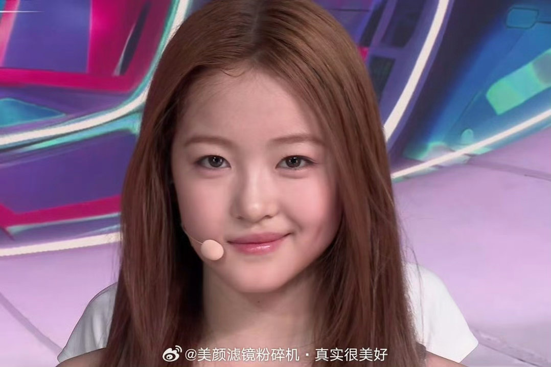 艾敬直拍42小时破百万六代第一
很多人不敢说，艾敬可能会成为华语乐坛第一个真正意义上的国际巨星。 她的那些提纯粉丝真正该做的不是捂嘴讨债的人，而是一起去催促她的父母尽快还钱，她的老赖父母可能会耽误一个华语乐团国际巨星的诞生。 ​