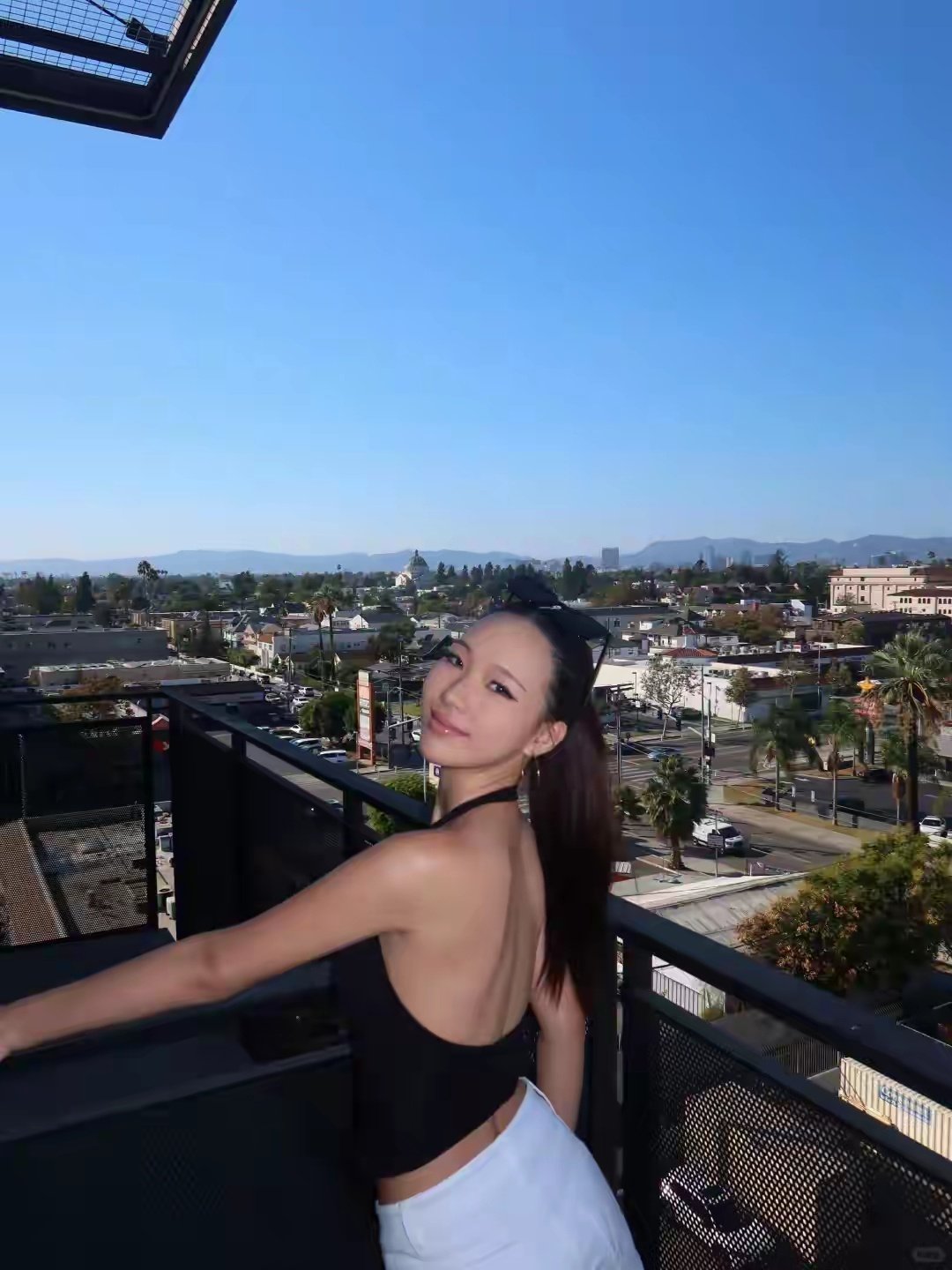 小S大女儿近照曝光！身材高挑皮肤黝黑，五官精致与姨妈大S好像 ​