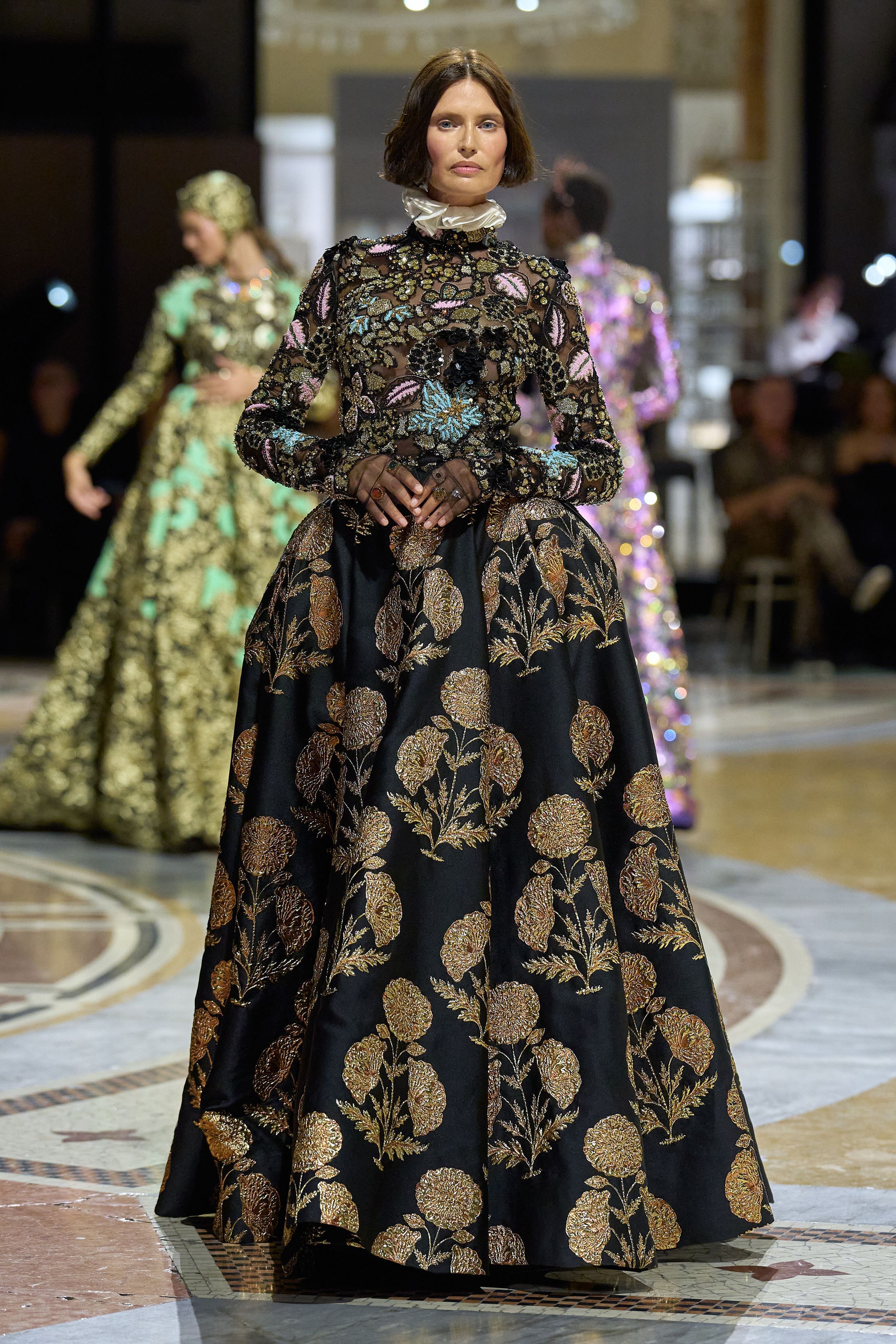 Vogue World: Hollywood

继纽约、伦敦、巴黎之后，Vogue World 来到好莱坞，聚焦时尚与电影之间的紧密联结，展现女性戏服设计师为电影设计出的服饰。Vogue World: Hollywood 分7个篇章：

Hollywood Glamour
Nicole Kidman in Chanel
Lulu Tenney in Miu Miu | The Great Gatsby
Luiza Perote in Arma ​