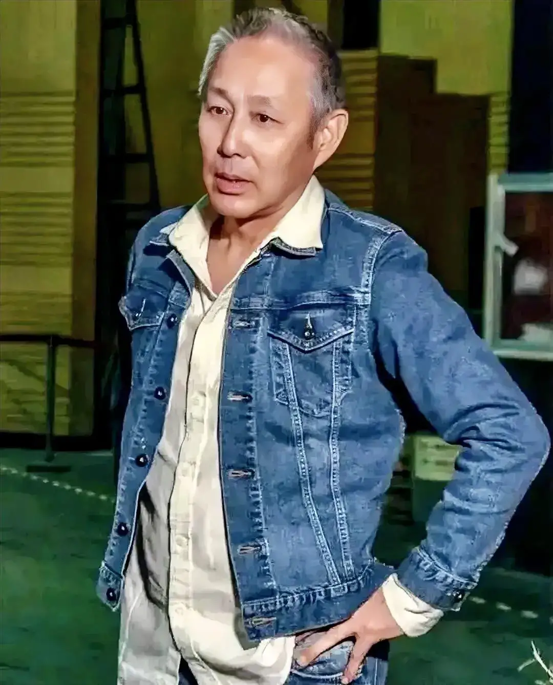 当了主席，那怕是被动无奈的，你也得认。有好剧还得接，多留几部自己主演的名角在这世上，才无愧老“戏骨”的称谓。在电影界，李雪健老师是大家的榜样啊！