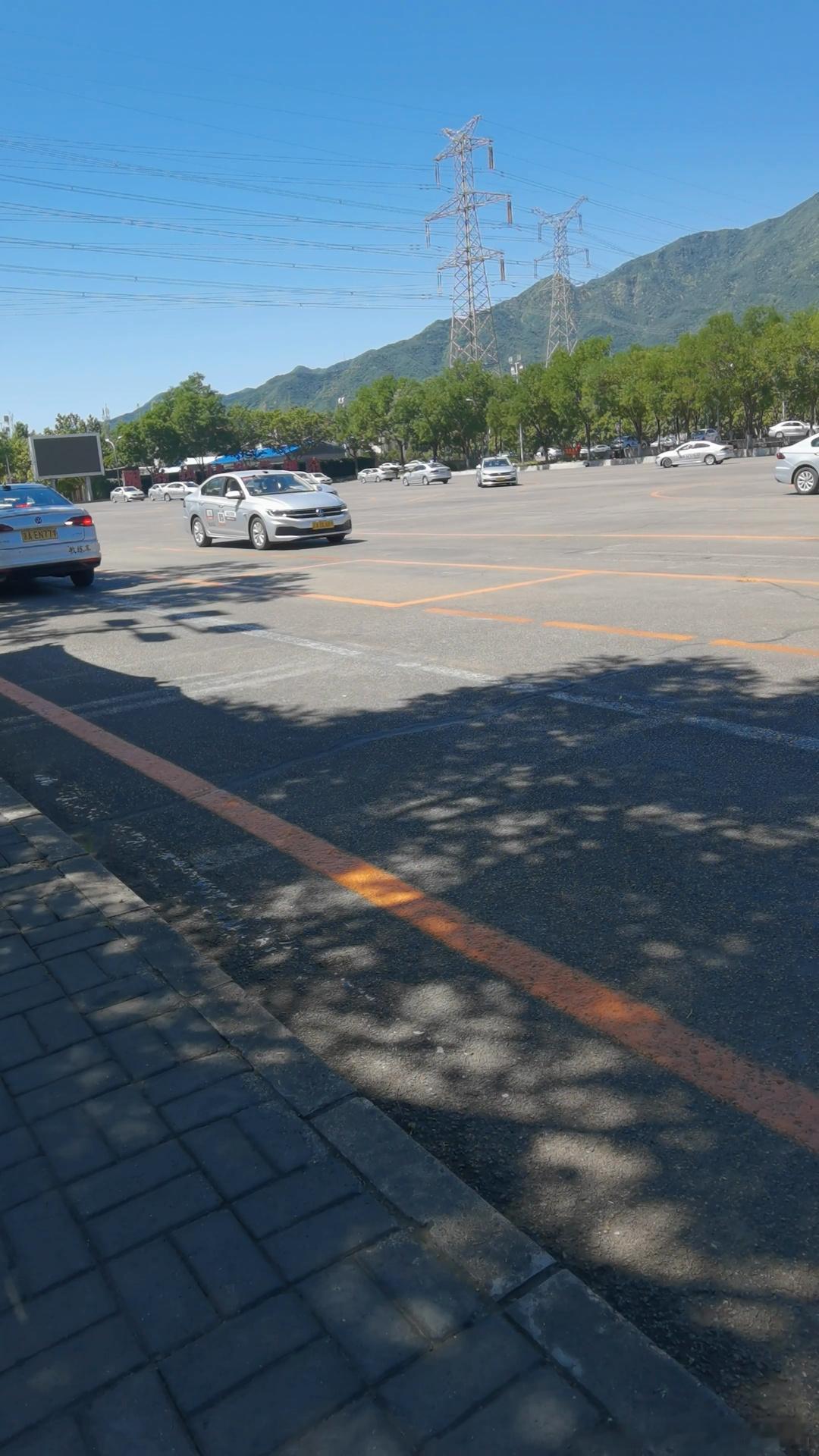 在西城科技会展中心附近上班，想考个驾照却怕没时间、怕排队？我是海淀驾校...