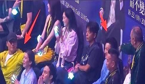 谭咏麟在台上唱歌，台下苗侨伟盯着刘德华看了好几秒，刘德华没转头。

就这么个掐头去尾的视频，被人逐帧拆解，说刘德华装没看见，俩人交情掰了。

硬说这俩兄弟掰了，实在没道理。

当年刘德华跌入低谷被雪藏，是苗侨伟拎着酒瓶子陪他熬夜灌酒。这几十年来，私下聚会也好，拍电影也好，两人都没缺席过。

几十年的