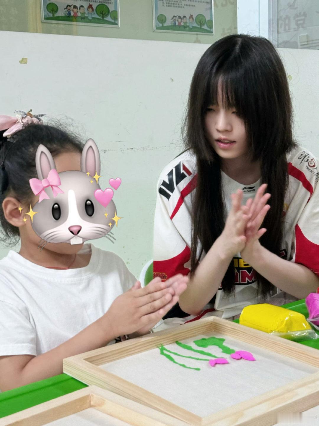 #桃晚安[超话]#穆欣月你好善良[打call] ​
