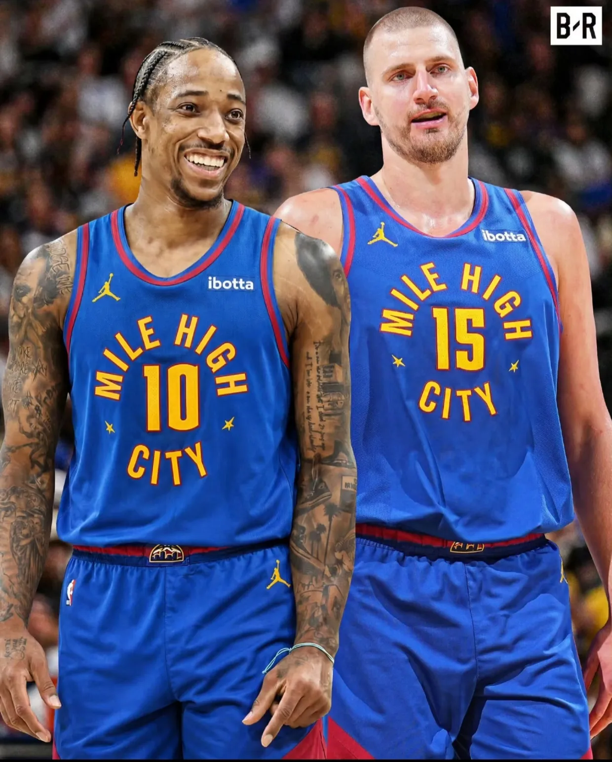 NBA | 德罗赞加盟掘金！独行侠买断克莱·汤普森欲加盟热火

北京时间8月22日，据名记Shams报道，ESPN消息人士透露，掘金与6届NBA全明星球员德玛尔·德罗赞达成一份为期一年、价值390万美元的老将底薪合同。

掘金在与骑士、快船的三方交易中送走沃特森后，轮换阵容深度不足，就一直对德罗赞表
