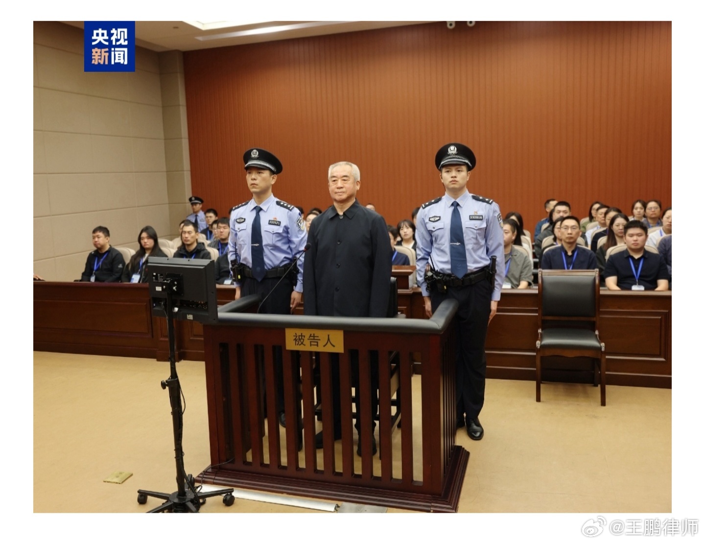 【中央巡视组原副部级巡视专员、原宁夏纪委书记许传智一审被判十二年】

（微评：从许案的情况来看，腐败时间长达22年，执纪办案依然腐败，当下谁来监督纪委干部腐败日益尖锐的社会问题，纪委干部腐败对国家和社会的危害更大！宁夏纪委里面还有几位腐败干部，办案收钱，陷害他人，我看几时会查处！）

 ​