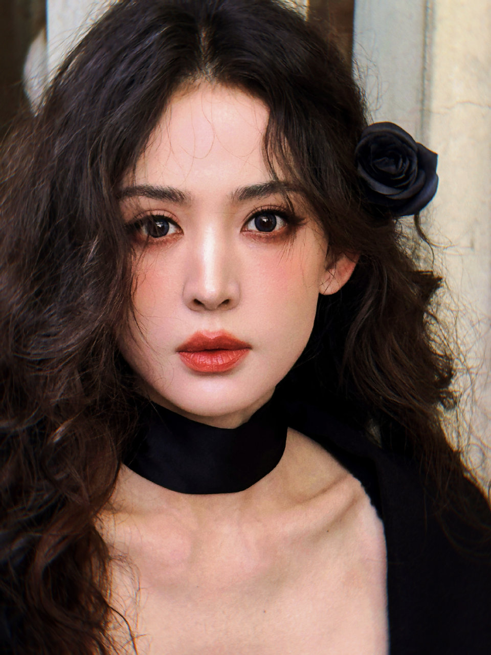 娜扎果然是异域大美女啊，这个妆造真好看，精致的大一五官，镜头感特别棒！