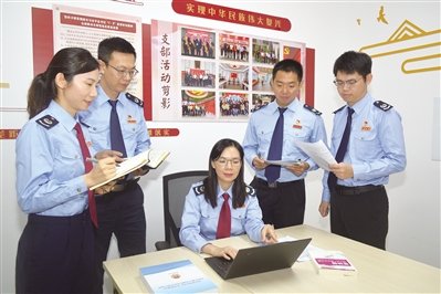 【“税收不是冷冰冰的数字，而是有温度的责任”】端午前夕，龙舟雨初歇，记...
