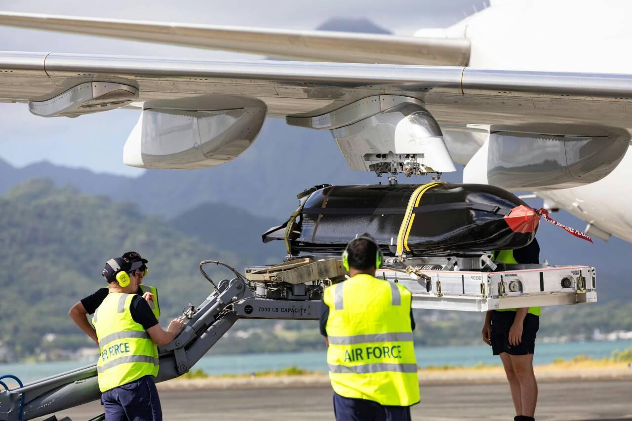 #航空新视野[超话]# 在美国人的全力支持下，澳大利亚皇家空军的P-8A反潜机可以挂载LRASM，这样P-8A反潜机凭借较大的作战半径和载弹量，已经相当于一架轰炸机啊。 在这一领域，外国人这是不讲武德啊。 ​