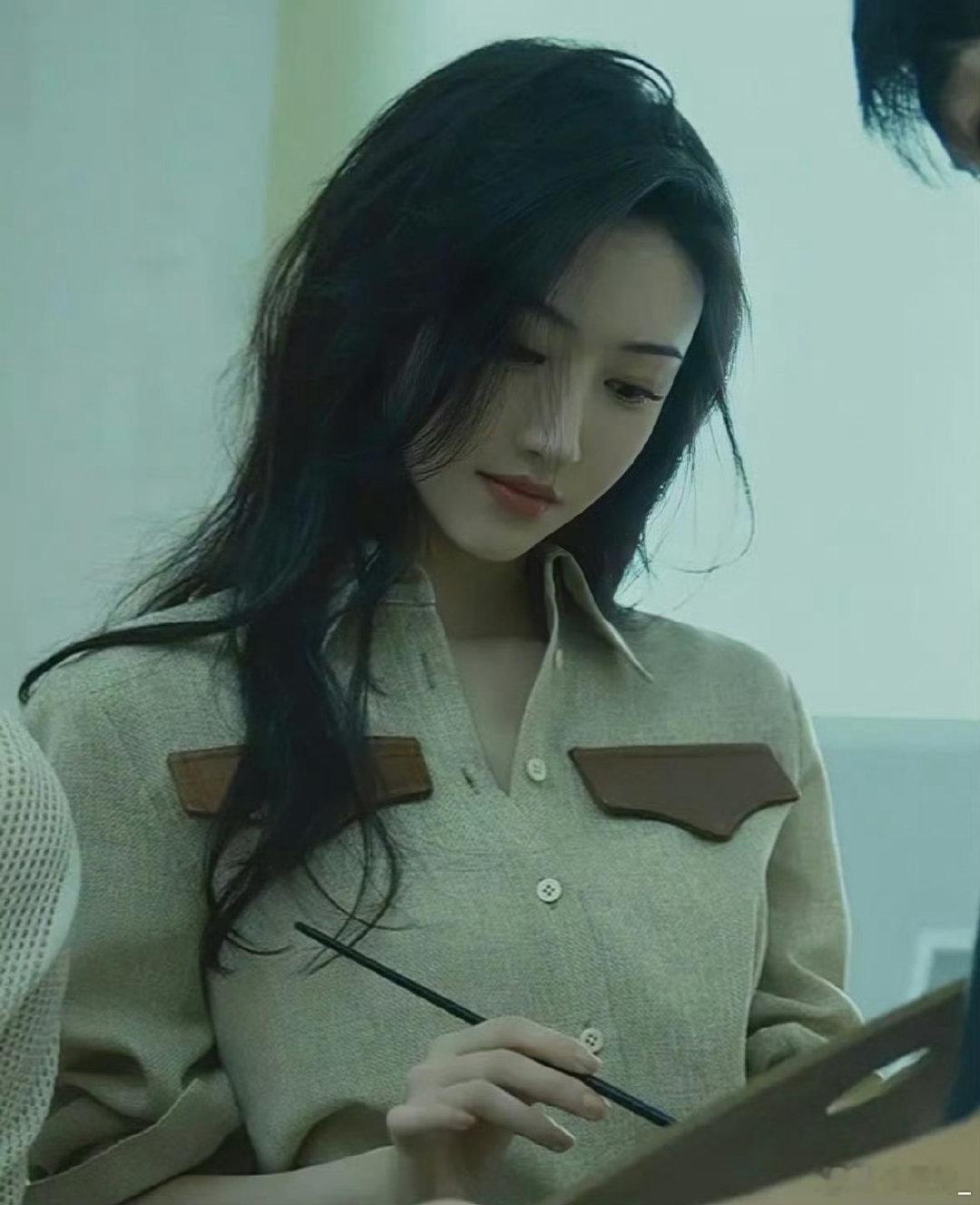 很有女人味的一张
#景甜# ​