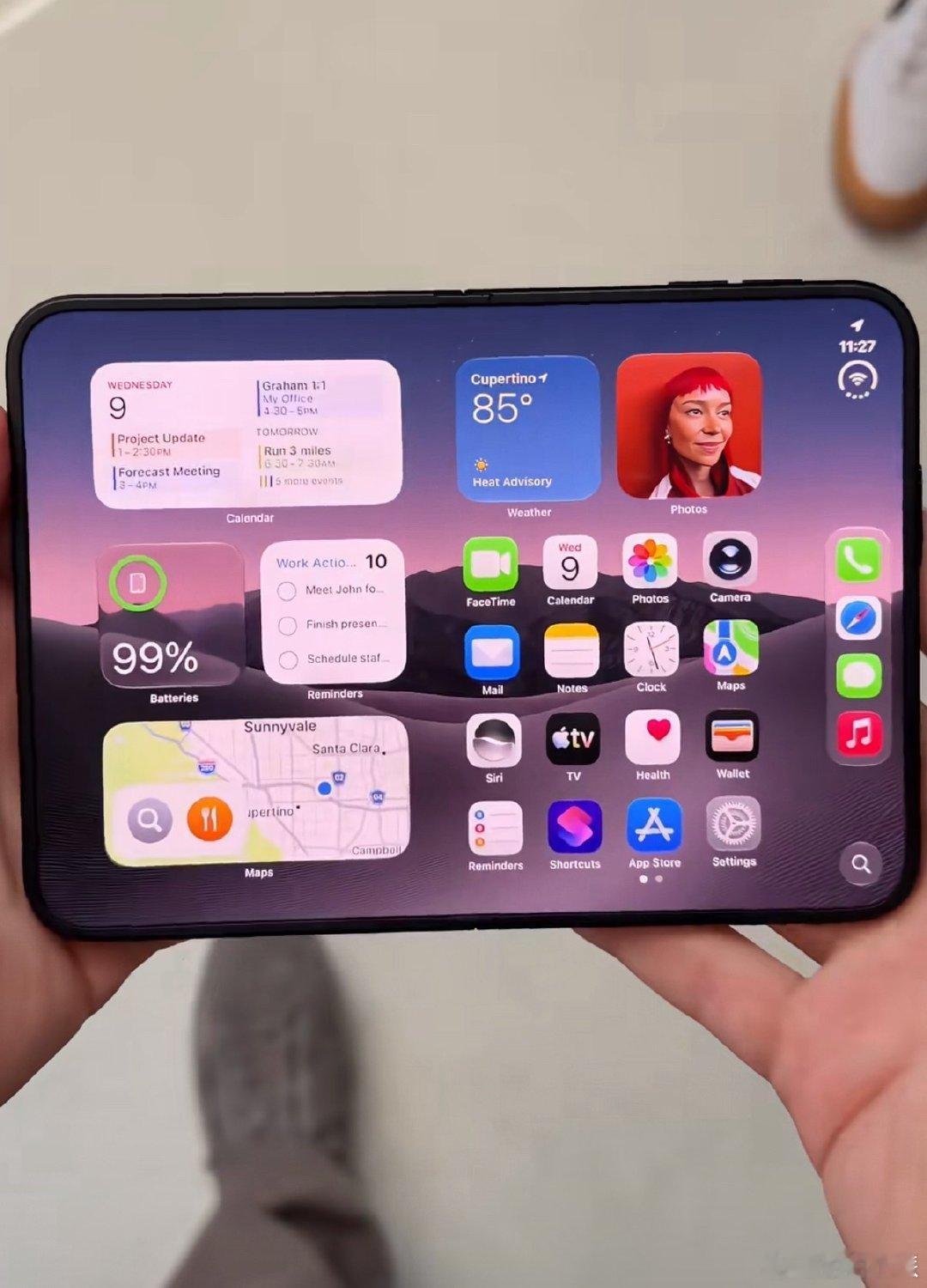 #tim吐槽iPhoneDuo录视频发热严重#其实果子发热是正常的，毕竟那么多代都有这种情况。

但是内屏容易刮伤、也没有实体静音键、再加上微信不能双开平板模式登陆，只能用eSIM……

感觉对iPhone Duo的期待无限降低[柯基] ​