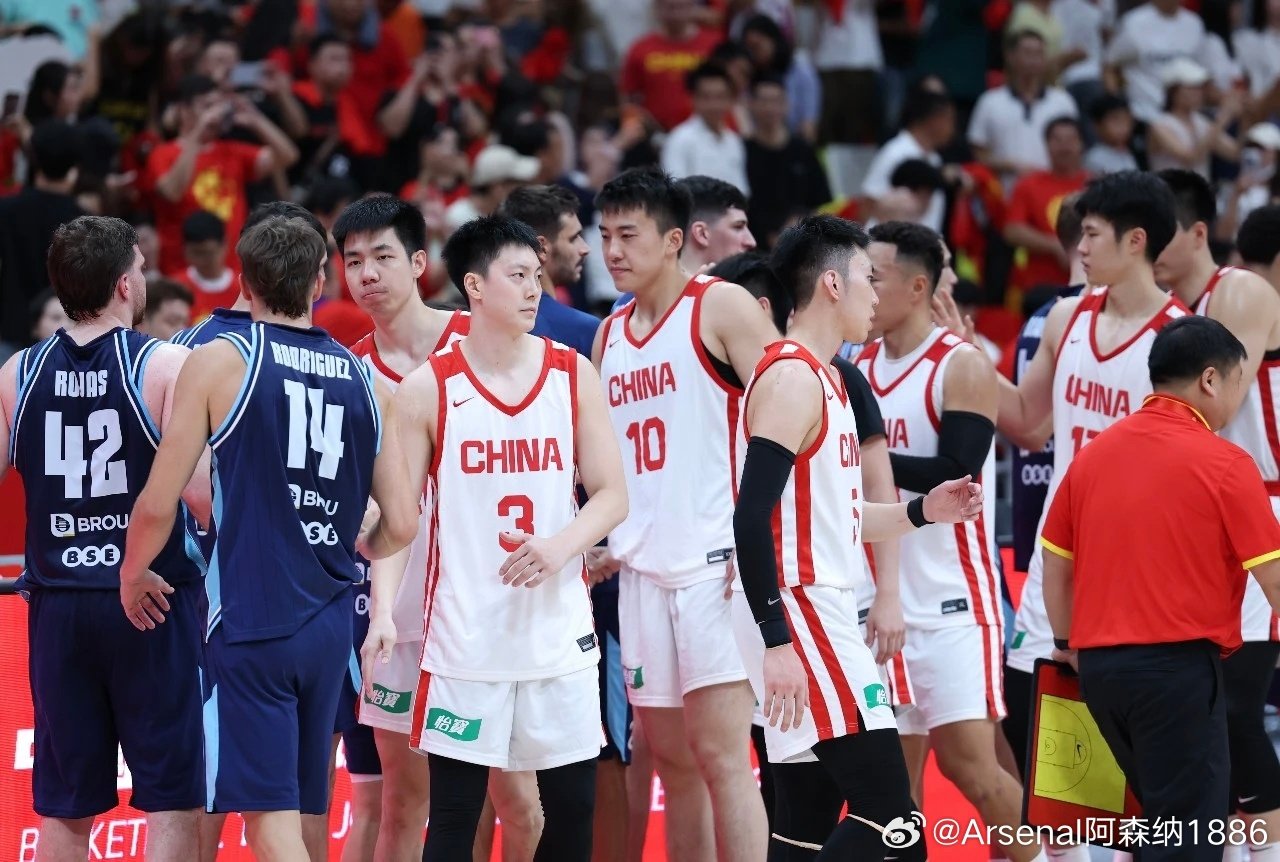 男篮热身赛🏀:乌拉圭队🇺🇾91比72胜中国队🇨🇳 ​