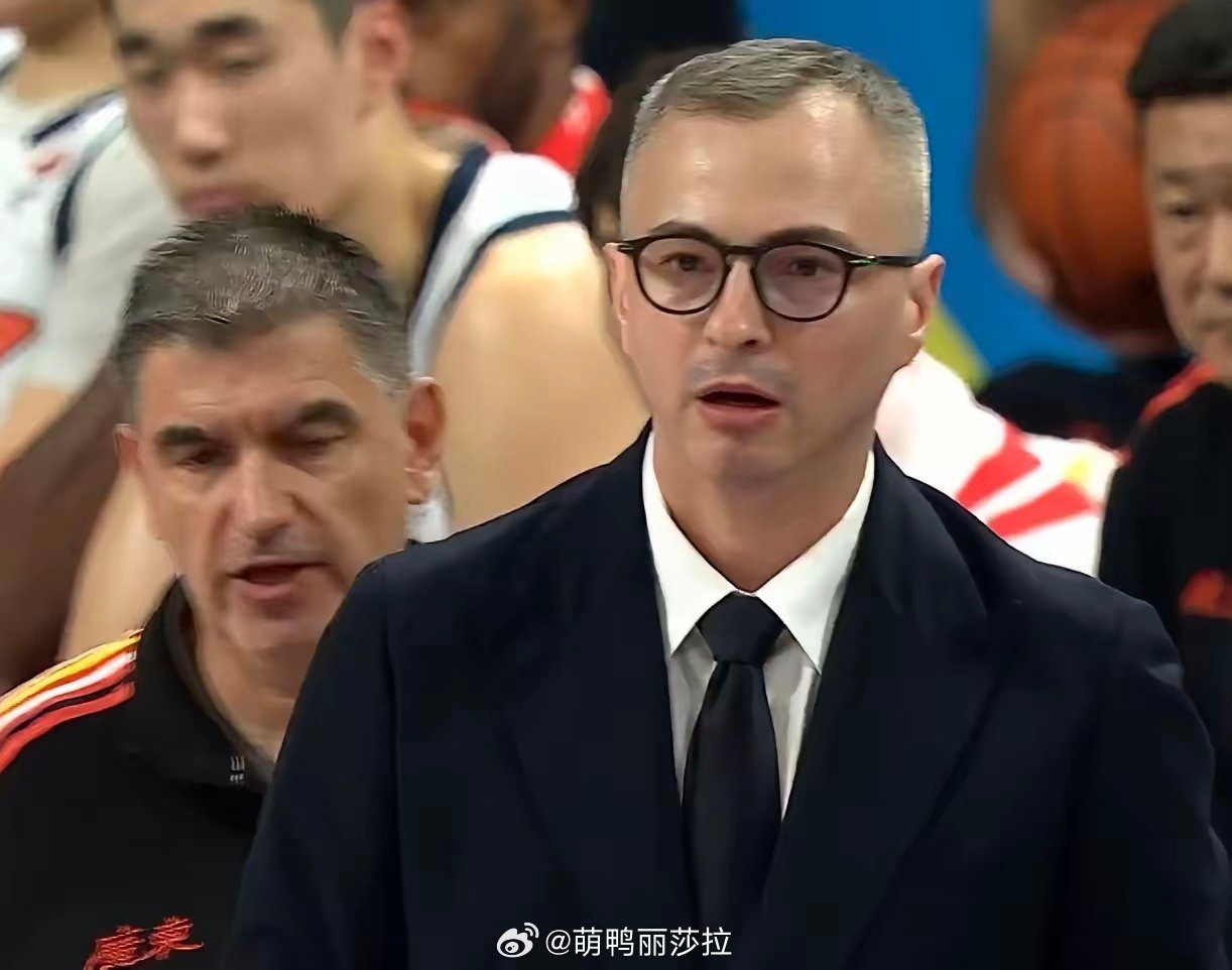 #广东男篮主场首秀冲首胜#主场首秀背水一战，广东宏远今晚迎战广厦，能否终结连败拿下赛季首胜？
今晚19:35，CBA常规赛第三轮，广东宏远将坐镇主场，对阵浙江广厦。这是广东本赛季第一个主场比赛，球队目前0胜2负，正处在两连败的困境当中，这场对决堪称背水一战。 ​