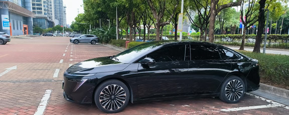 每次出门都盼着一路自在舒服🚗
早晚高峰在车流里也不慌🌿
周末往山野里开特别惬意⛰️
带上家人慢慢漫游也安心👨‍👩‍👧
N7一路陪着太稳了✨
你们平时开着它都去过哪些有意思的地方呀🗺️
也来聊聊你的出行小日常吧💬#东风日产N7