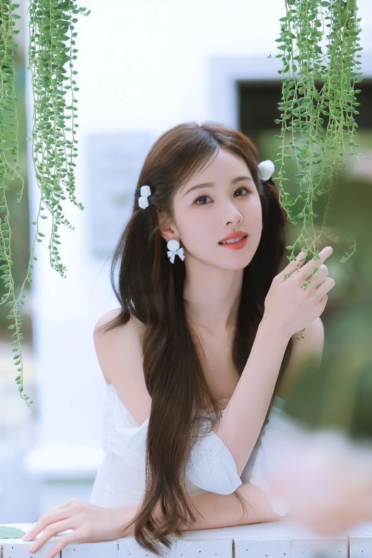 陈都灵｜绝美户外写真 白皙动人？