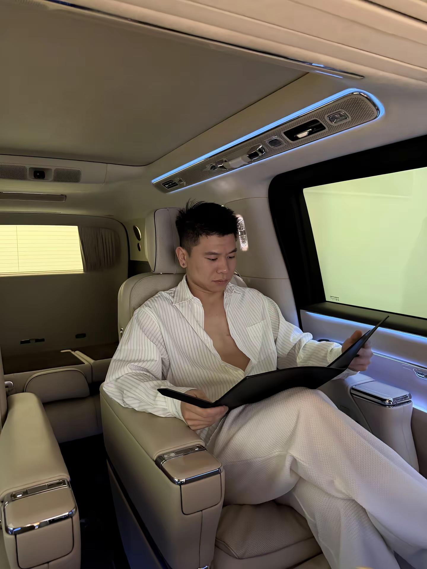 空间真大！我很喜欢 尊界V800 阿甘vlog 正壹汽车