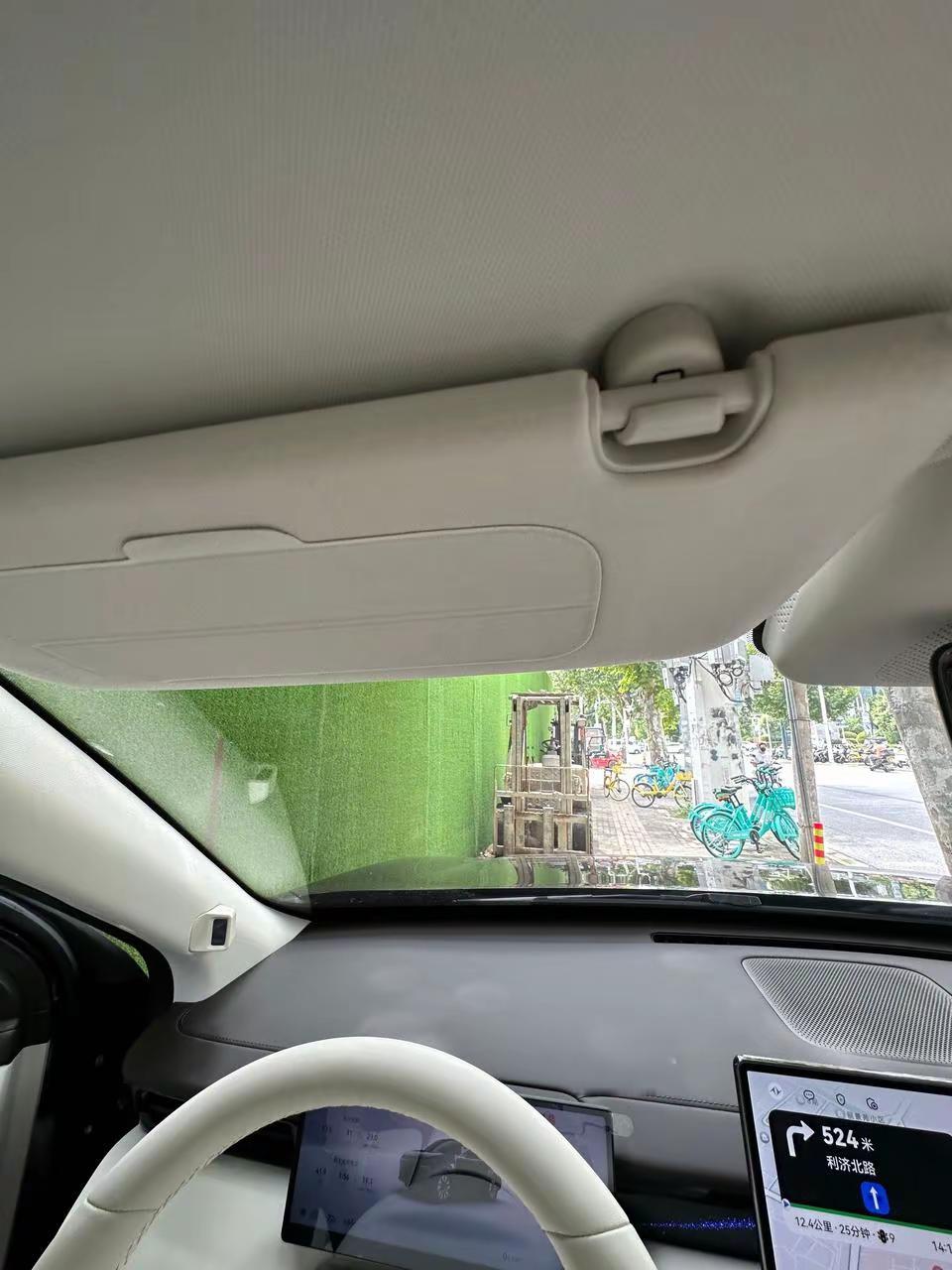 奕派M8，颜值与实用性并存的家用六座。挑选家用车，既想要外观大气，又担心大车不好停放。奕派M8东方极简的外观设计，简约高级，耐看不容易过时。5米黄金车身，外观气场还是很足的，城市街巷穿梭、小区停车都更从容。家用兼顾面子与日常便利性，综合表现很出彩。东风奕派 奕派M8 奕派M8卖爆了