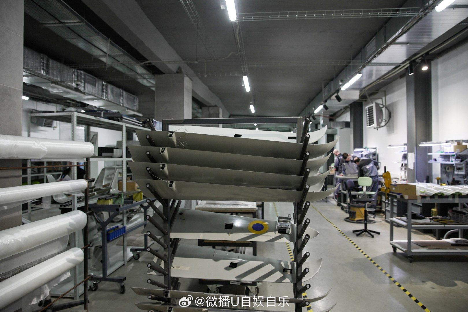 斯洛伐克检察官表示，一起未遂纵火案的目标是位于斯洛伐克东部、由乌克兰创立的无人机制造商Skyeton的一家工厂。两名嫌疑人，一名拉脱维亚人和一名乌克兰人在斯洛伐克被拘留，另一名拉脱维亚人在德国被拘留。警方表示，嫌疑人系受雇作案，但并未透露幕后主使的身份。 ​